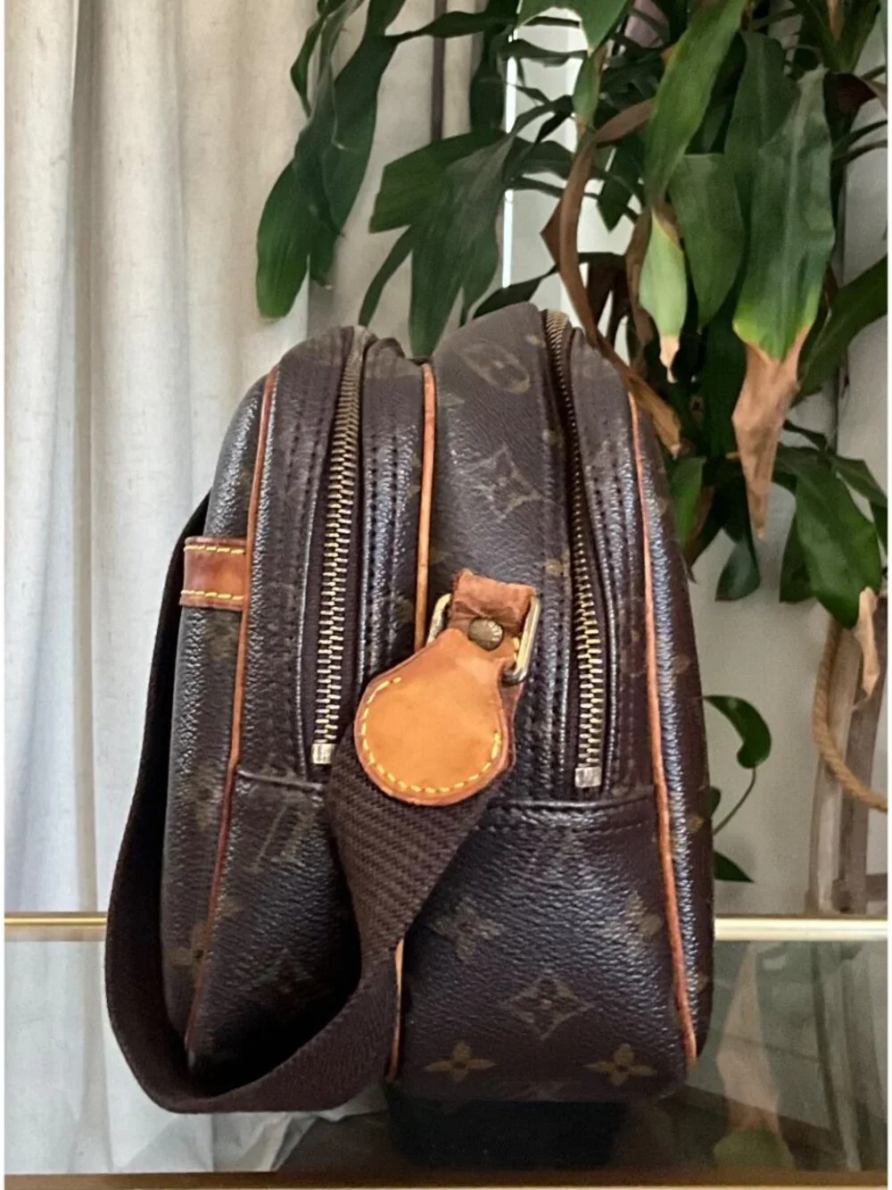 ***AUTHENTIC LOUIS VUITTON MONOGRAM REPORTER PM
